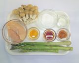 アスパラと鶏ささみの梅肉炒め作り方1写真
