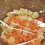 カレー風味のおいしいポテトサラダ作り方1写真