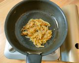 飴色玉ねぎと粗挽きソーセージのピザ作り方4写真