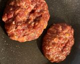 旨みがギュッ‼︎黒毛和牛100%ハンバーグ作り方5写真