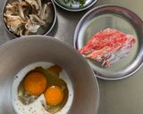 旨味ギュッ! カニカマときのこのオムレツ作り方1写真