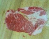 簡単☆切り落としでロールステーキ作り方1写真