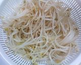 レタスの代わりにもやしでパリ麺サラダ作り方1写真