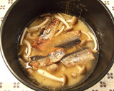 蒲焼さんま缶詰と茸のずぼら炊き込みご飯作り方2写真