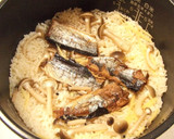 蒲焼さんま缶詰と茸のずぼら炊き込みご飯作り方3写真