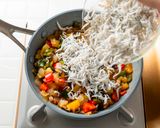 しらすと夏野菜のガパオ風ライス作り方9写真