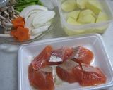 タジン鍋で「鮭とジャガイモの蒸し煮」作り方1写真