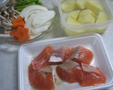 タジン鍋で「鮭とジャガイモの蒸し煮」作り方1写真