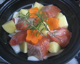 タジン鍋で「鮭とジャガイモの蒸し煮」作り方2写真