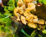 小鉢レシピ●鶏皮とベビーリーフのサラダ作り方1写真