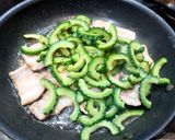超簡単！ゴーヤと豚バラ豆腐の煮込み！作り方5写真
