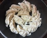 余った冷凍餃子で！潰して焼くカリもちチヂミ作り方3写真