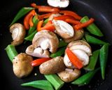 豚肉とオクラ椎茸の炒め物作り方5写真