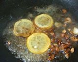 鶏皮とマッシュルームのレモンいため作り方3写真