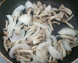 すき焼きのタレで簡単！しめじと卵の炒め物作り方2写真