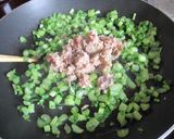 シャキシャキ感が最高♪大根の茎ツナ炒め作り方3写真