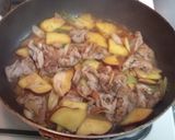 さつまいもと豚肉の炒め煮作り方3写真