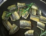 トマトの酸味まろやか☆さんまのパスタ♪作り方5写真