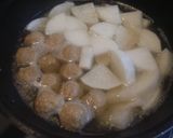 大根と鶏団子の煮物作り方2写真