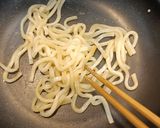 1人飯 卵入り♡もちもち焼きうどん作り方3写真