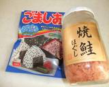 さけとごま塩の簡単おにぎり♪作り方1写真
