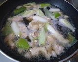 ふわふわ鶏肉とお豆腐の柳川風卵とじ作り方2写真