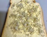 シラスと胡麻のはちみつトースト🐝🍯作り方3写真