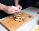 肉団子としいたけとじゃがいもの和風炒め作り方3写真