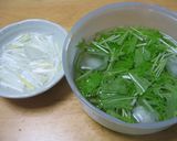 焼きたて鶏と水菜、しらがねぎのサラダ作り方1写真