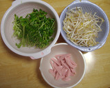 豆苗とソーセージの炒めもの作り方2写真