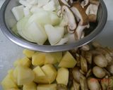 余った野菜でトン汁風☆味噌汁!作り方1写真