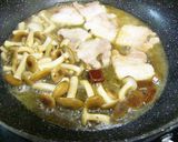絶品！しめじと塩豚のやみつき醤油パスタ☆作り方4写真
