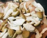 鶏肉とシメジのバジルバター炒め作り方1写真
