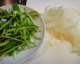 ピーマンと玉ねぎの★焼肉のたれ炒め★作り方1写真