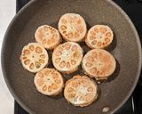 れんこんの梅つくねはさみ焼き＊お弁当にも◎作り方4写真