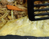焼きそばを玉子焼きで包んでみた♪オムそば作り方5写真