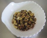 鶏肉とさつま芋の胡桃炒め作り方1写真
