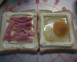 チーズ＆ハムの目ん玉トースト☀☀作り方1写真