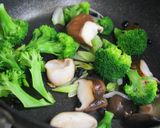 牡蠣とブロッコリーの豆鼓炒め煮作り方5写真