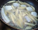 小さい太刀魚の唐揚げ＋ごぼうチップス作り方2写真
