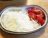 飯盒(はんごう)でキャベツとトマトサラダ作り方2写真