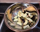 【男料理】夏野菜！ナスとなめことミョウガの味噌汁作り方1写真