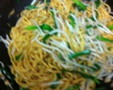 簡単‼にらともやしの醤油焼きそば。作り方3写真