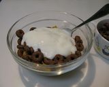 我が家の朝の定番♬欲張りなシリアル丼♬作り方4写真