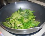 朝から栄養！ほうれん草目玉焼き❤作り方1写真