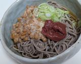 簡単お昼に納豆と梅干しの冷たい蕎麦作り方4写真
