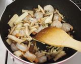 海老ときのこのわさびクリームパスタ作り方2写真