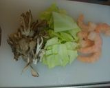 ☆エビとキャベツと舞茸のペペロンチーノ☆作り方1写真