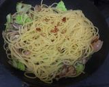 ☆エビとキャベツと舞茸のペペロンチーノ☆作り方3写真