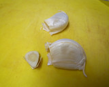 １０秒で！！つるりんにんにくの皮剥き作り方1写真